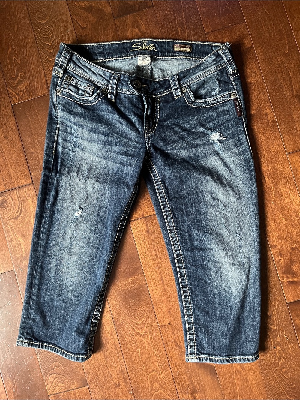 Silver Jeans Women's Distressed Medium Dark Blue Boyfriend capris